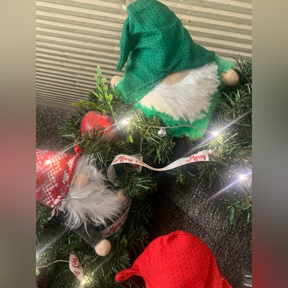 GNOME DIY HOLIDAY LIGHT UP WREATH - Picture 7 of 9